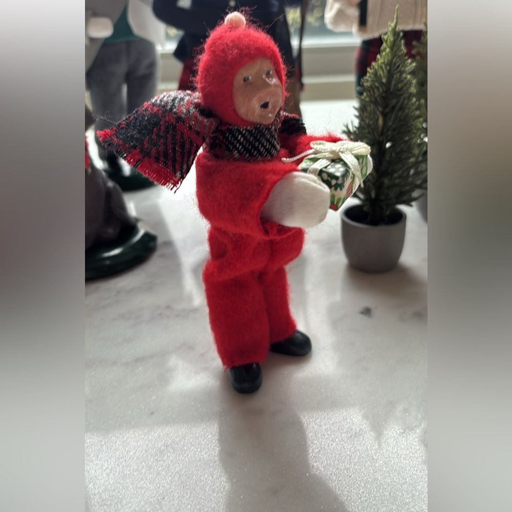 Byers choice child caroler